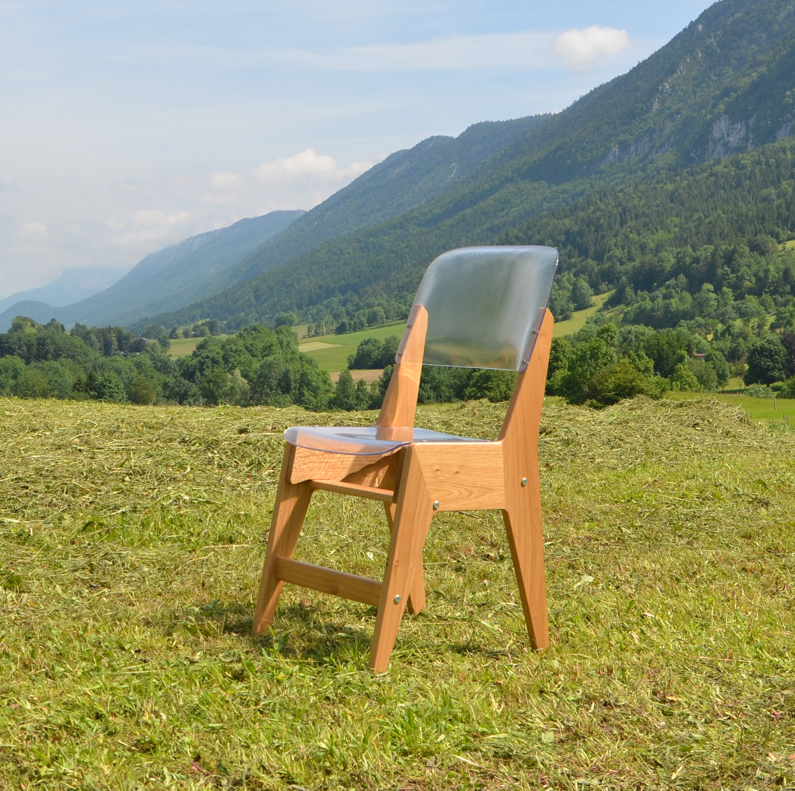 Chaise évolutive pour enfant en chêne français, fabriquée dans le Vercors